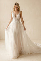 Robe de mariée ivoire trapèze en tulle à col V sans manches - Harana