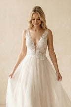 Robe de mariée ivoire trapèze en tulle à col V sans manches - Harana