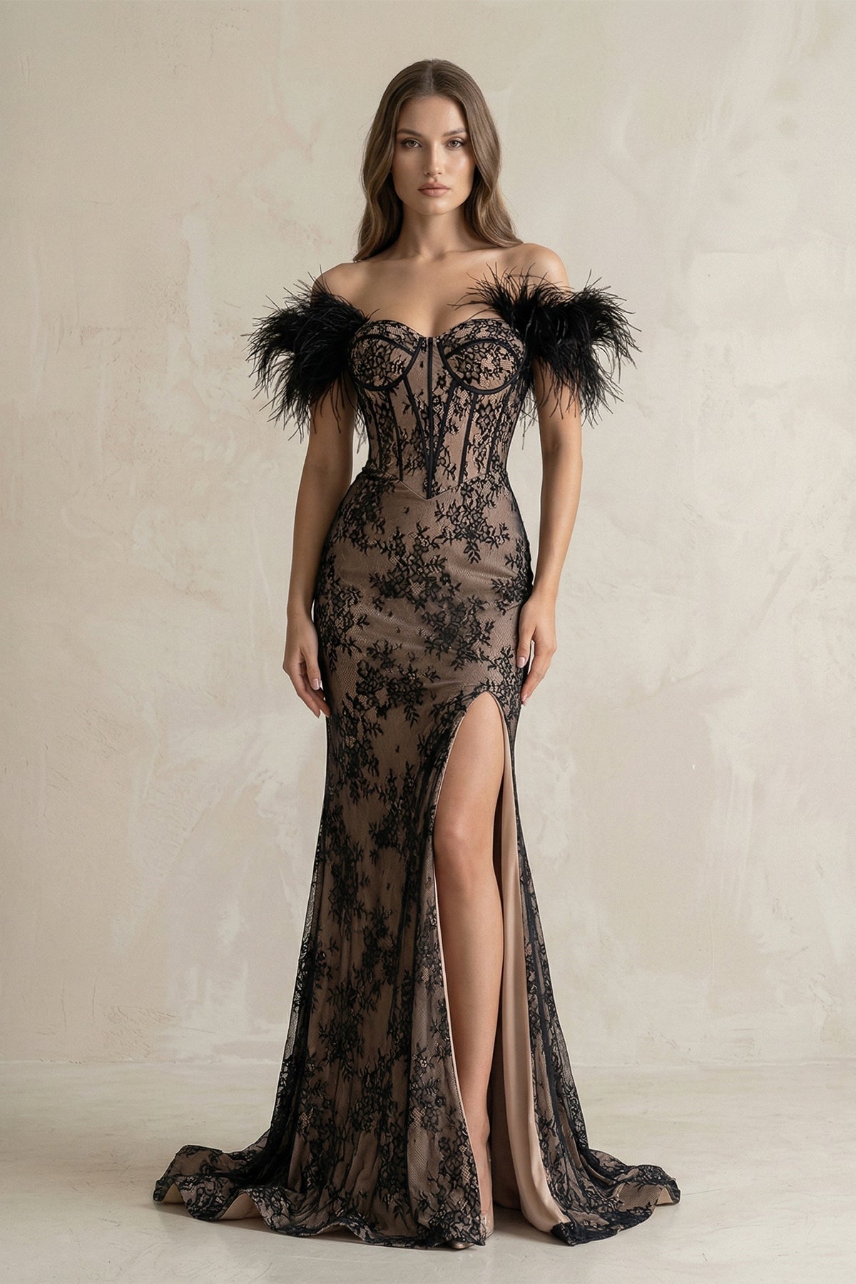 Robe de mariée noire en dentelle coupe sirène à épaules dénudées avec corset et fente - Harana