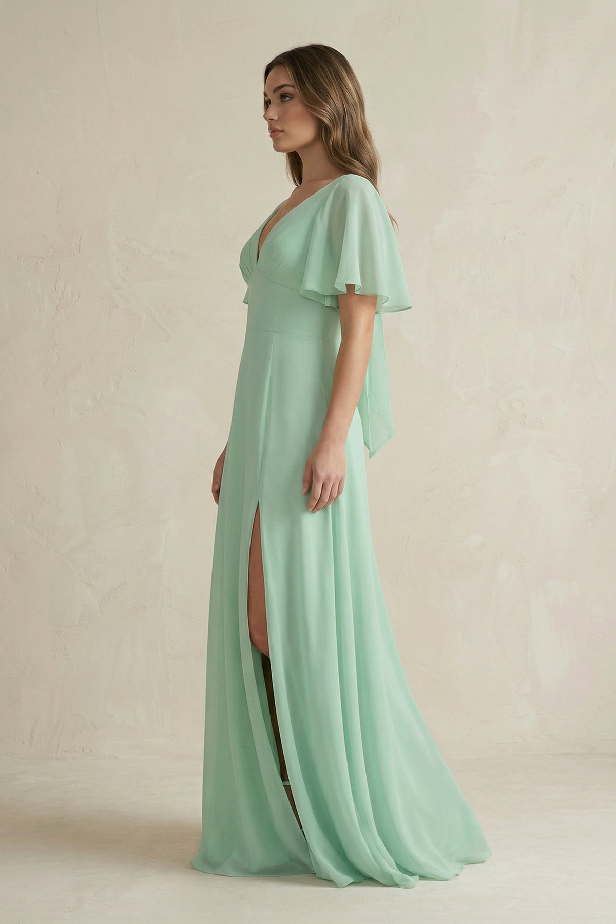 Robe demoiselle d’honneur pale pistachio longue col V froncée à volants - Harana