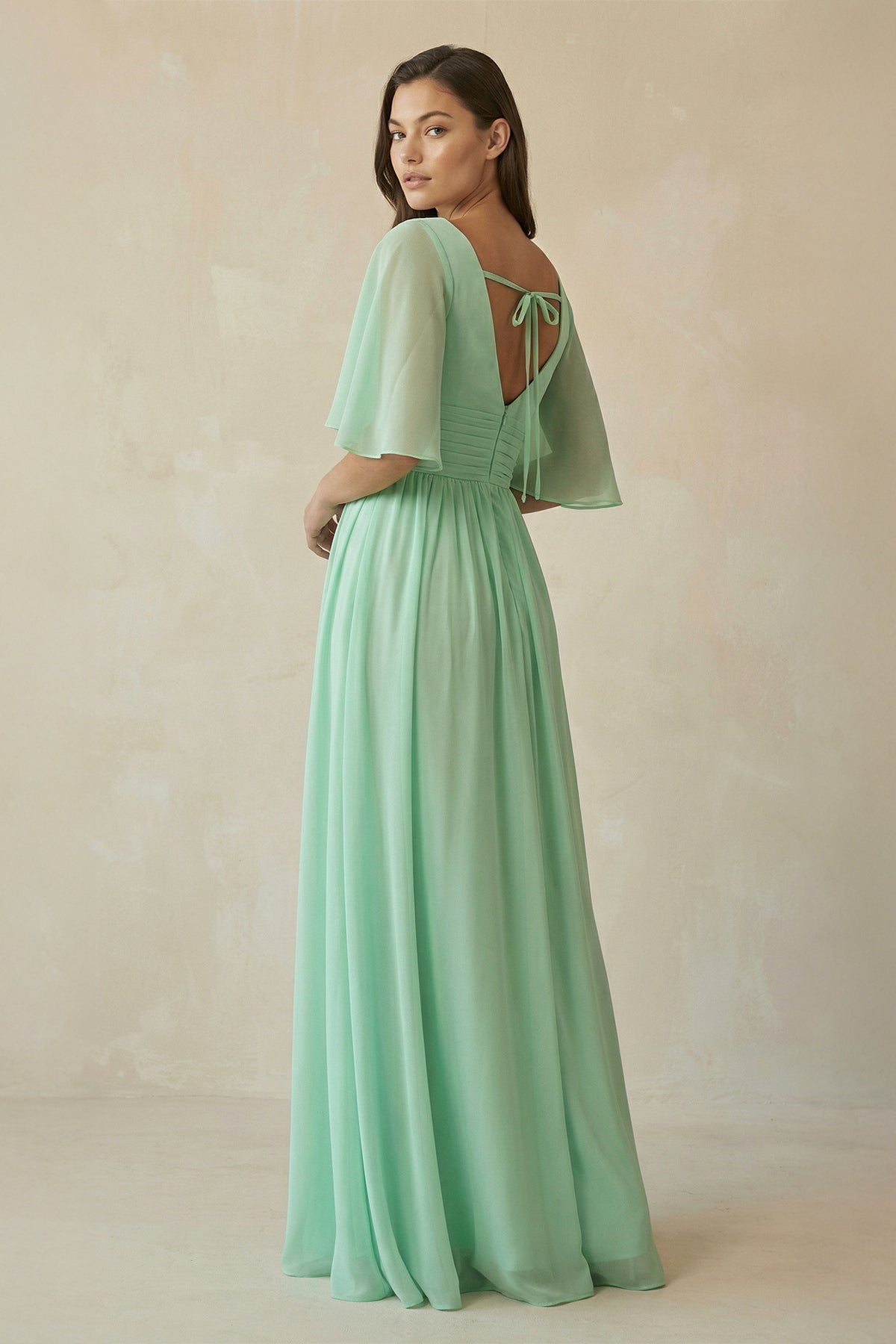 Robe demoiselle d’honneur pale pistachio longue col V avec fente plissée - Harana