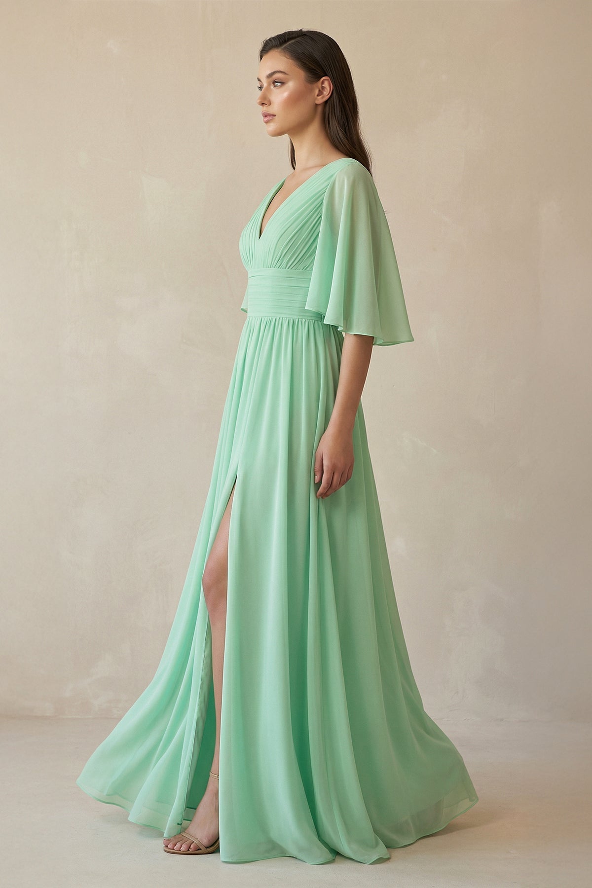 Robe demoiselle d’honneur pale pistachio longue col V avec fente plissée - Harana