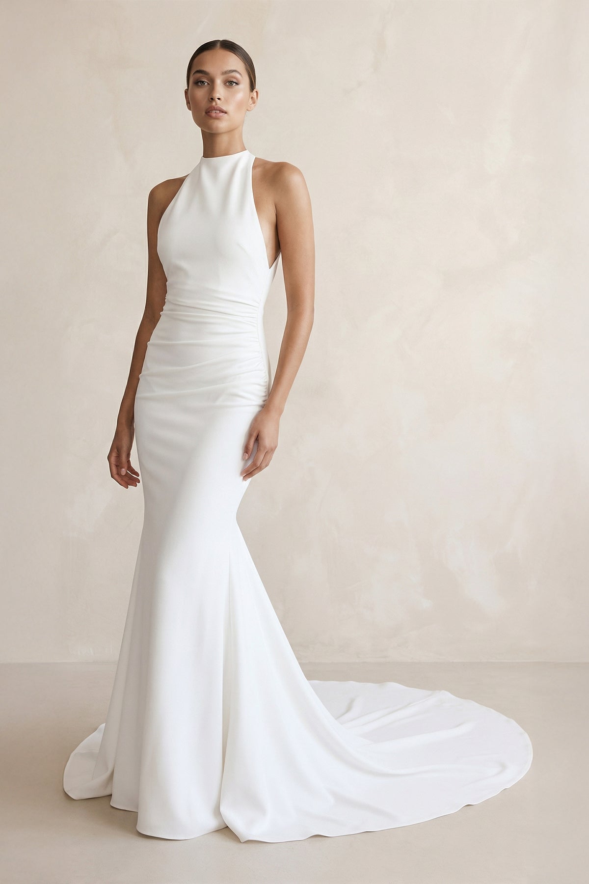 Robe de mariée blanche en crêpe coupe sirène à col licou effet drapé - Harana