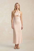 Robe demoiselle d’honneur buttercream midi dos nu sans manches satinée - Harana