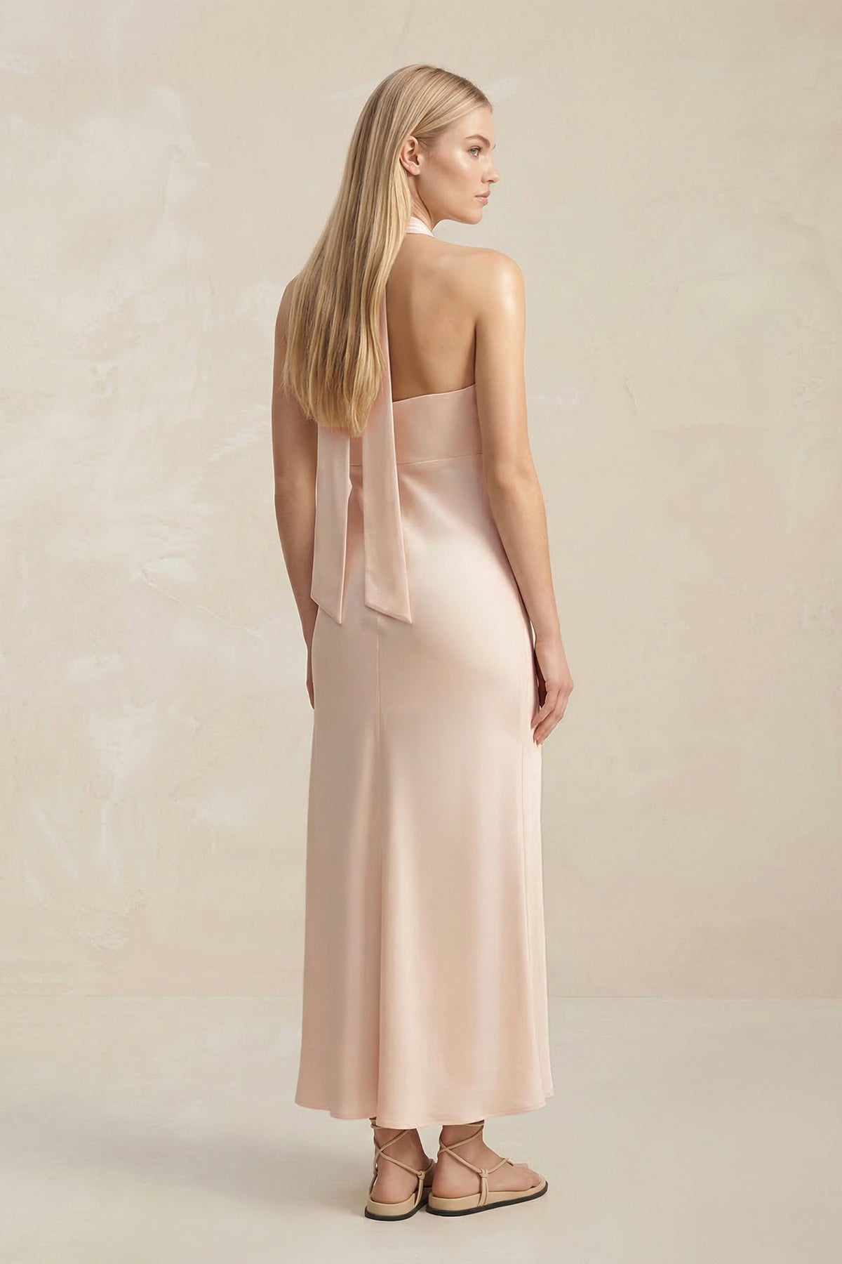Robe demoiselle d’honneur buttercream midi dos nu sans manches satinée - Harana