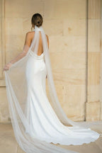 Robe de mariée blanche satinée coupe sirène à col licou dos nu - Harana