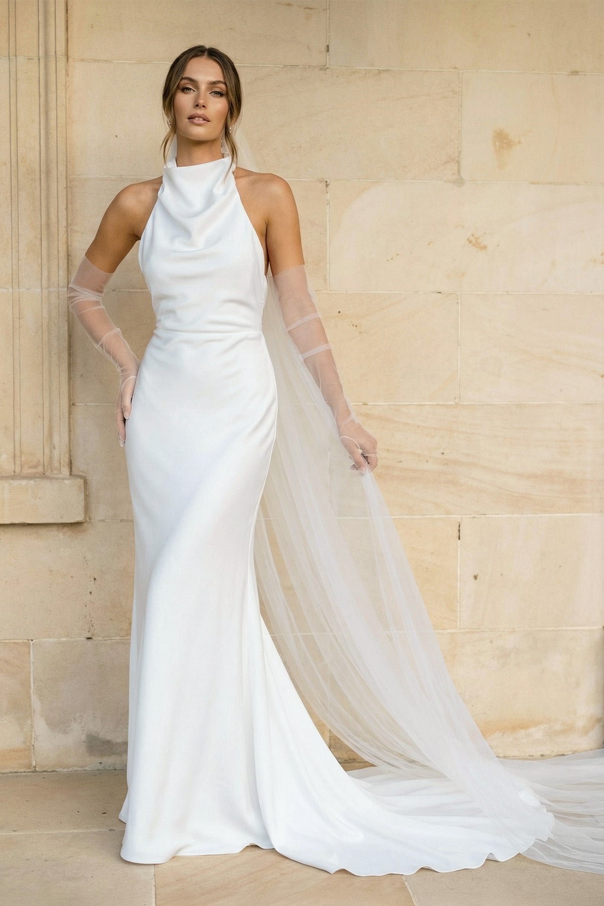 Robe de mariée blanche satinée coupe sirène à col licou dos nu - Harana