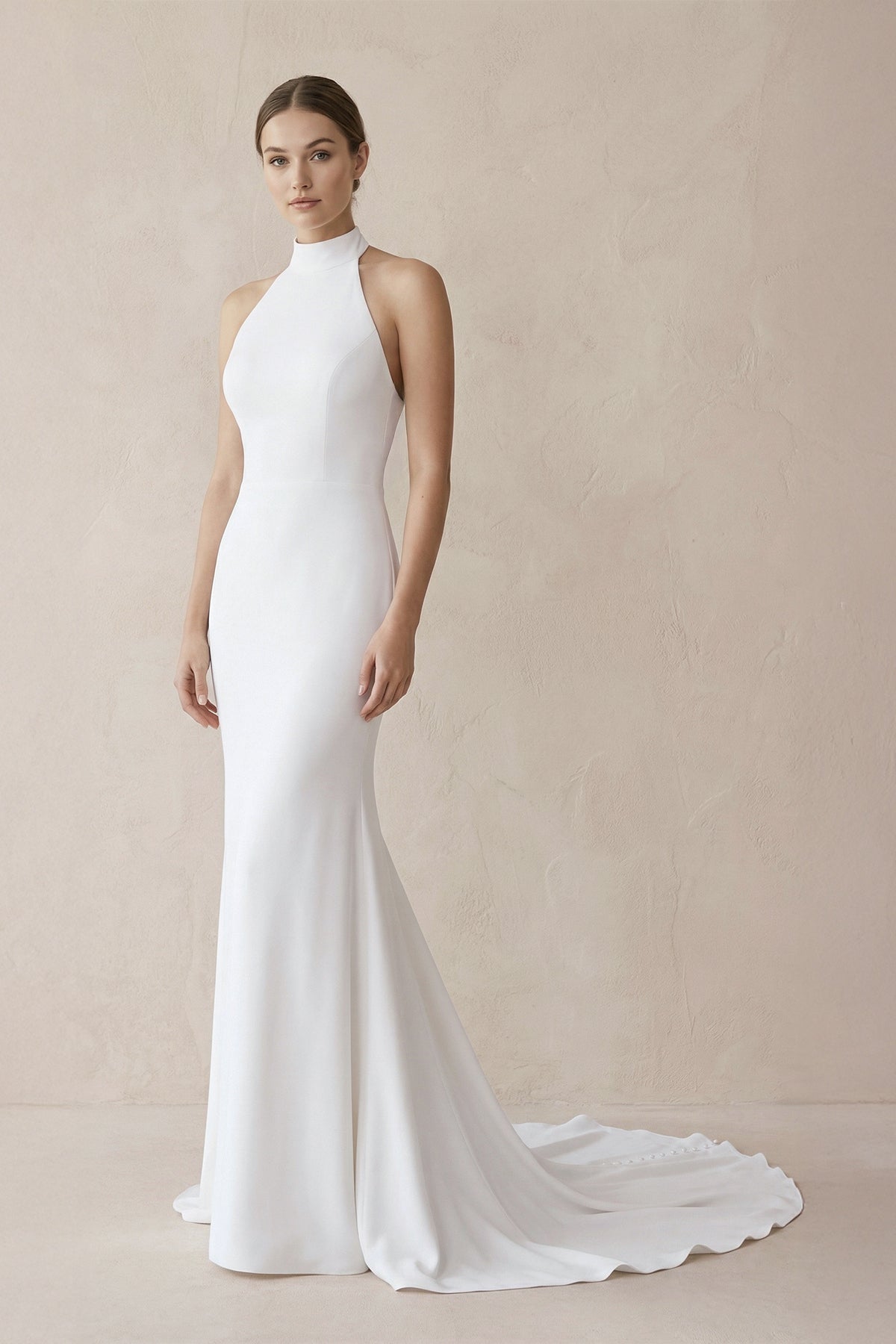 Robe de mariée blanche satinée coupe sirène à col licou ornée de perles - Harana