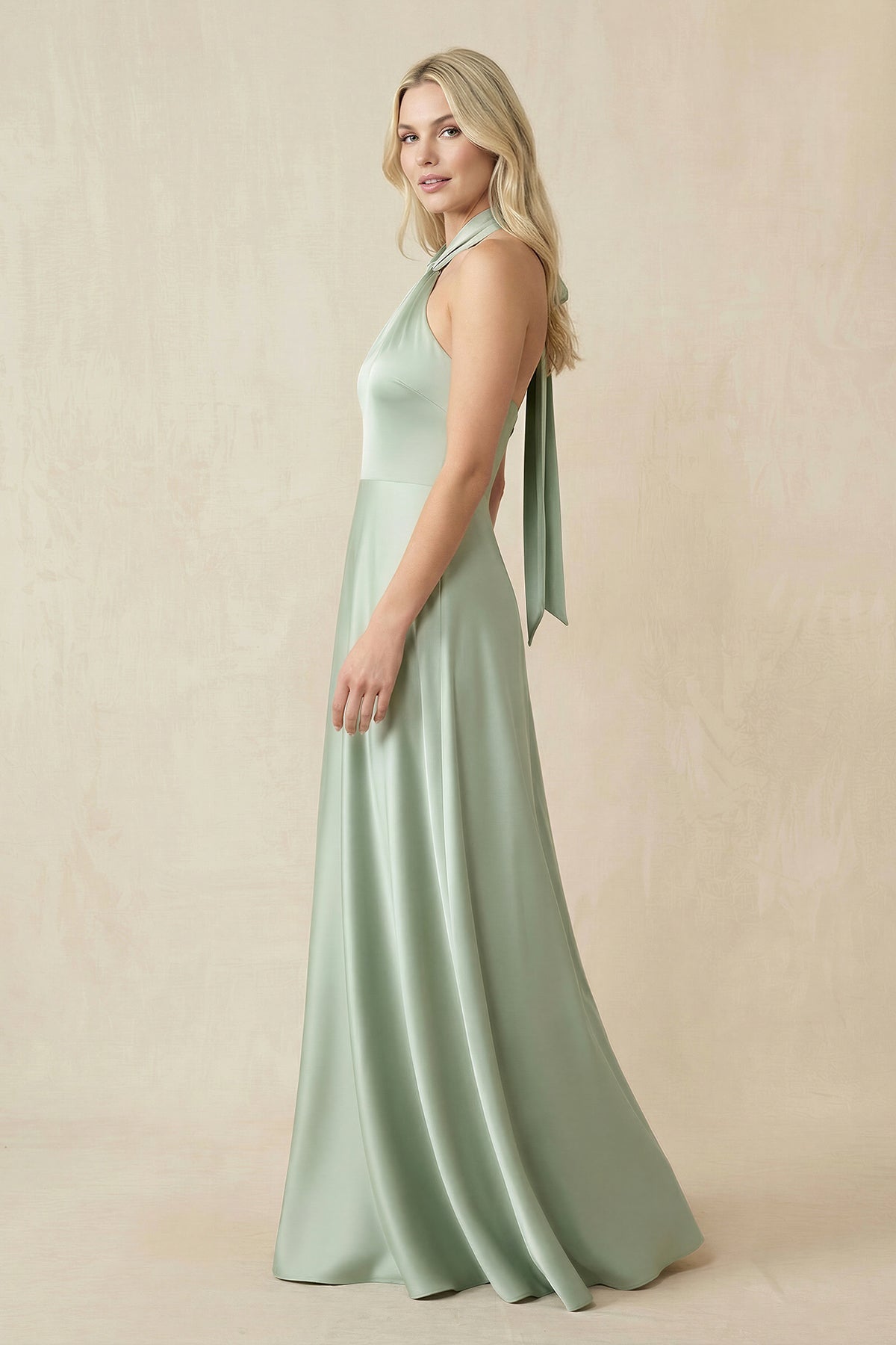 Robe demoiselle d’honneur vert sauge longue dos nu sans manches effet drapé - Harana