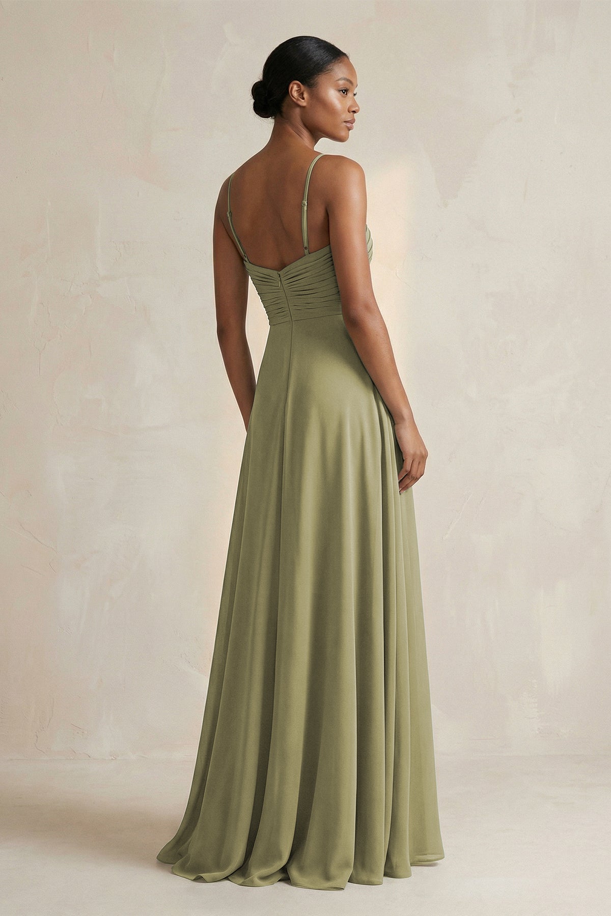 Robe demoiselle d’honneur vert sauge longue dos nu sans manches plissée - Harana