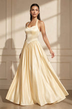 Robe longue jaune satinée coupe trapèze dos nu - Harana