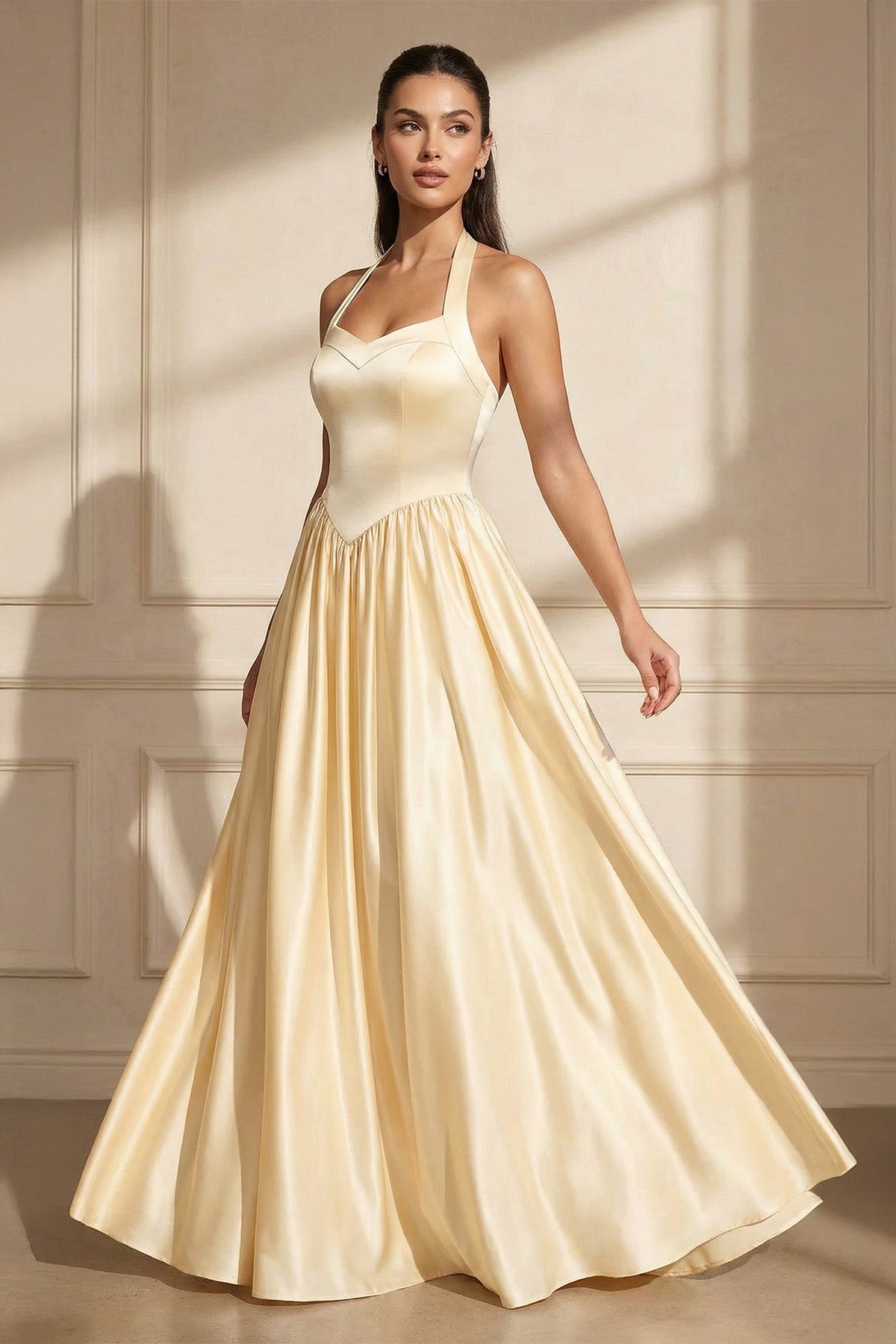 Robe longue jaune satinée coupe trapèze dos nu - Harana