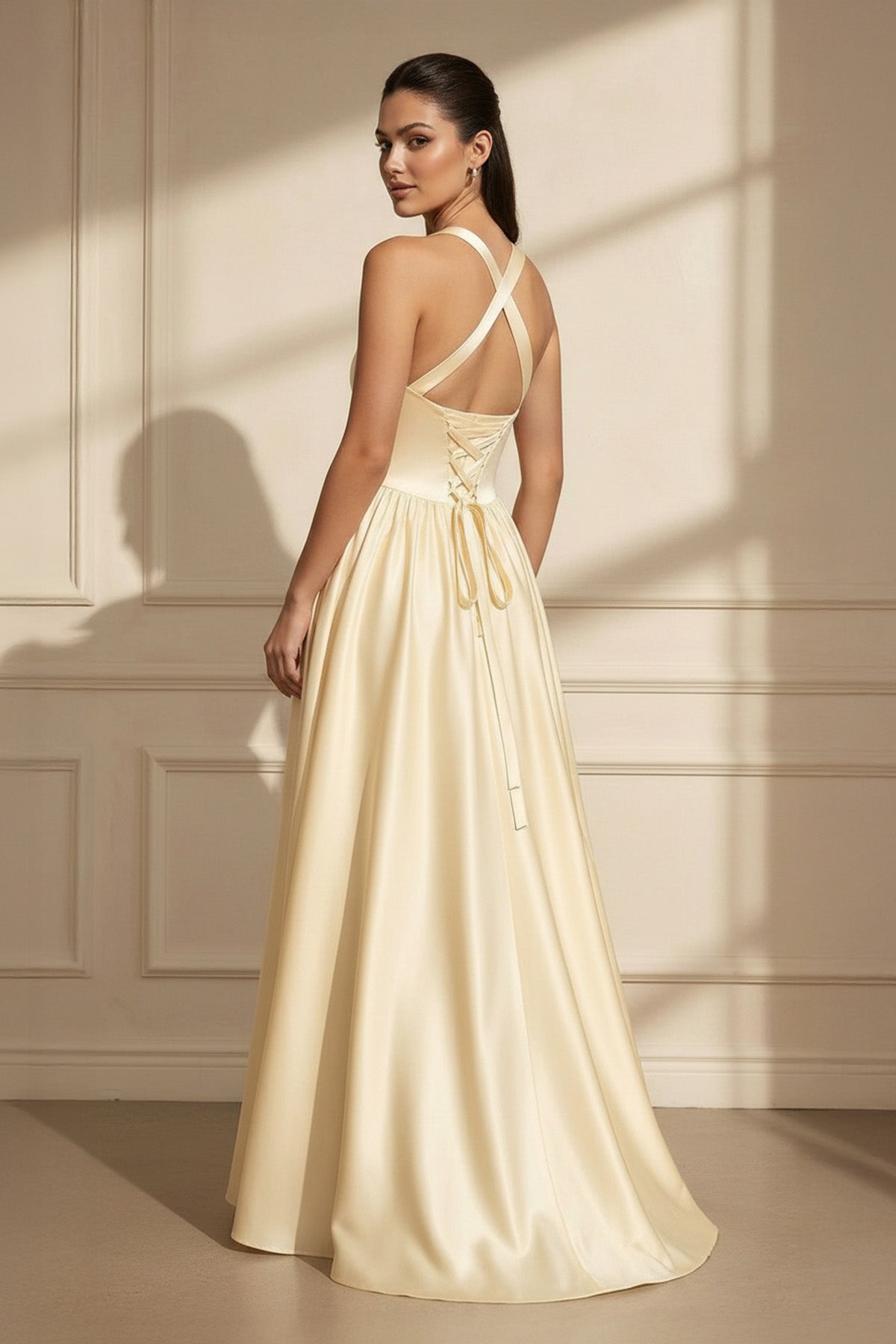 Robe longue jaune satinée coupe trapèze dos nu - Harana