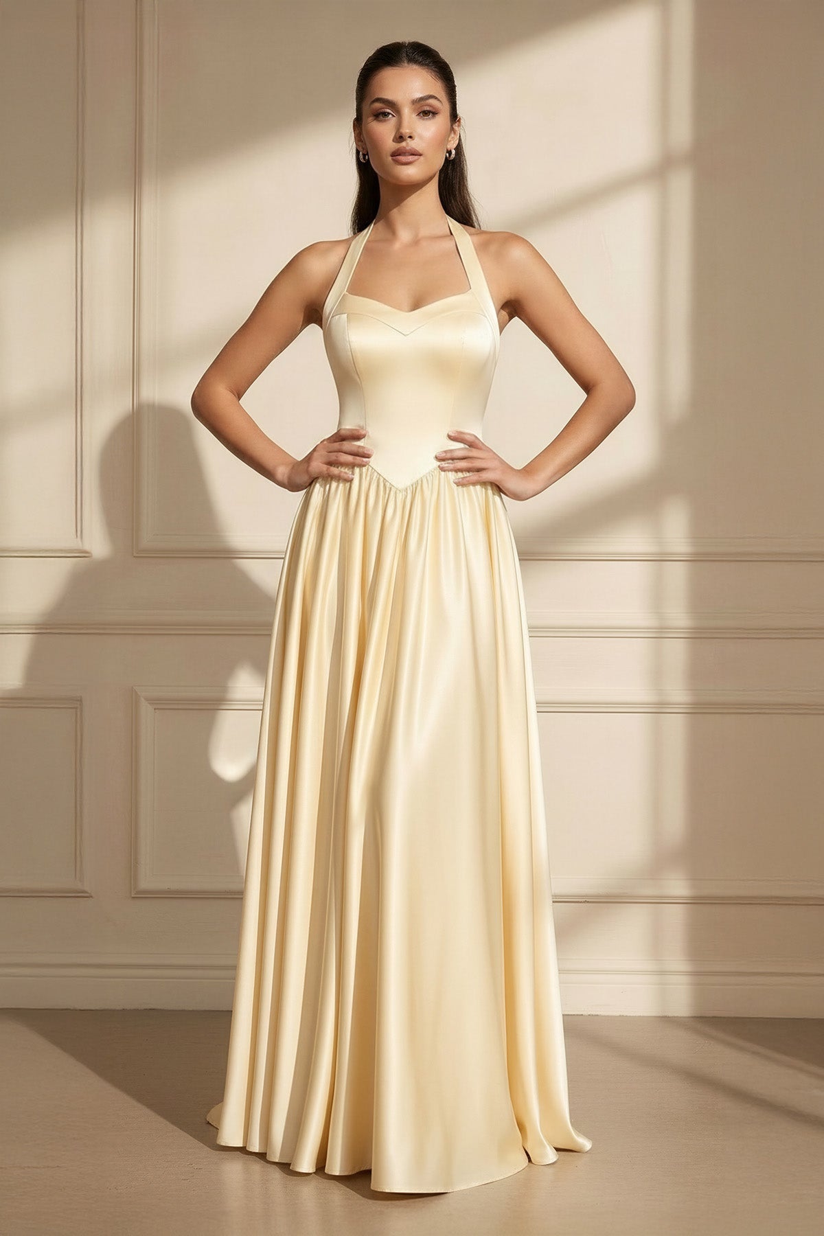 Robe longue jaune satinée coupe trapèze dos nu - Harana