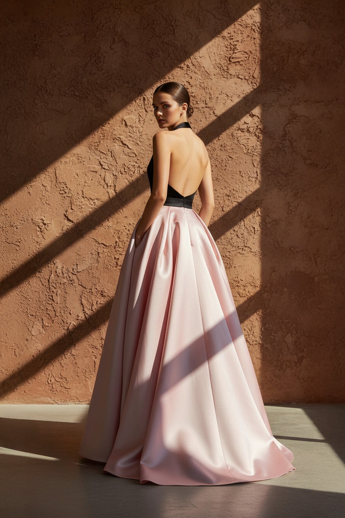 Robe longue black & pink satinée dos nu - Harana
