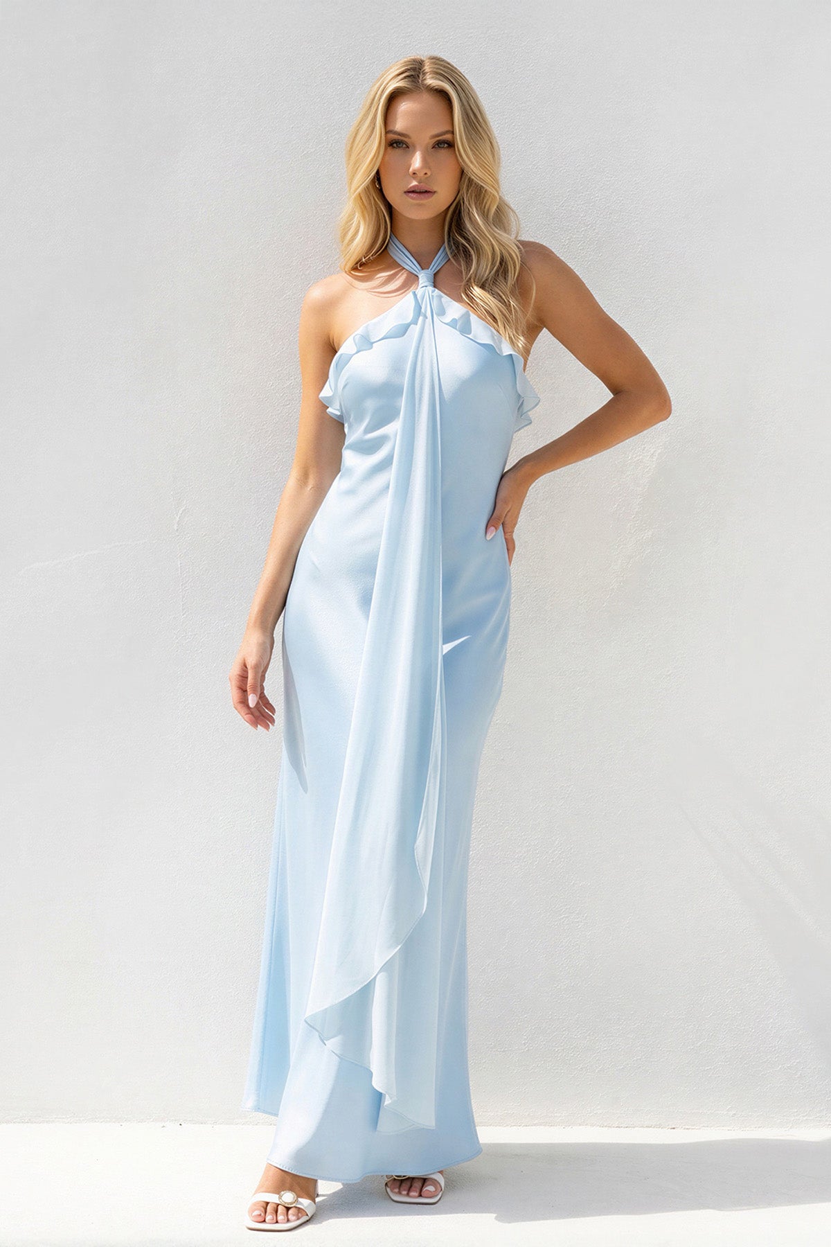 Robe longue bleu ciel satinée dos nu à volants - Harana