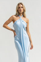 Robe longue bleu ciel satinée dos nu à volants - Harana