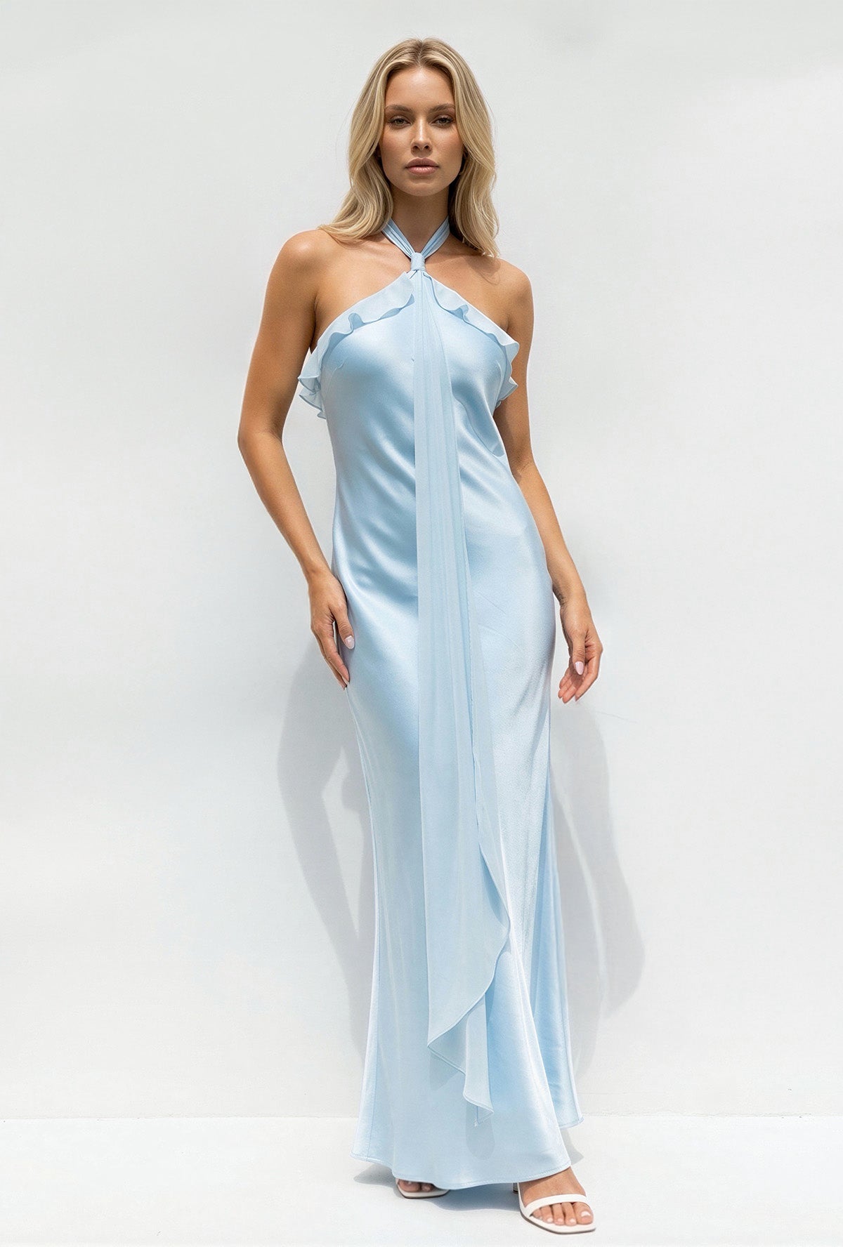 Robe longue bleu ciel satinée dos nu à volants - Harana