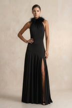 Robe de mariée noire satinée coupe fourreau à col licou avec fente - Harana
