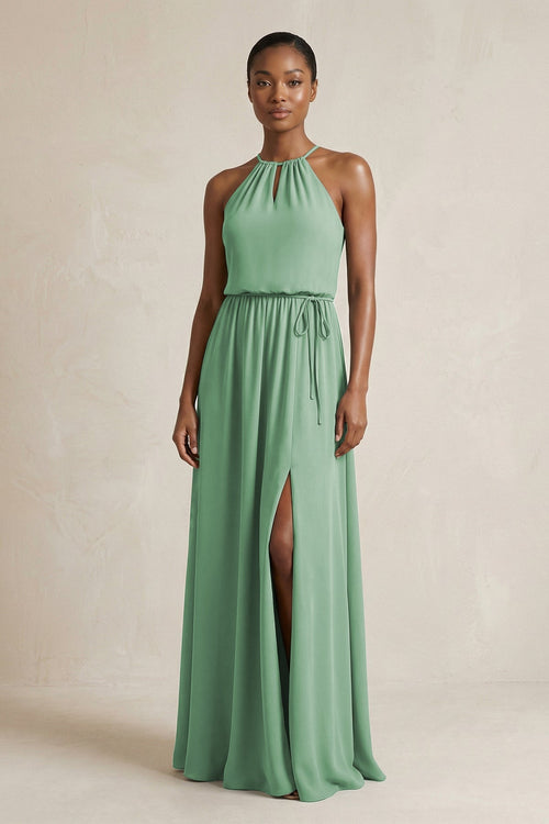 Robe de demoiselle d’honneur vert d’eau longue en mousseline coupe fourreau à col licou effet drapé - Harana