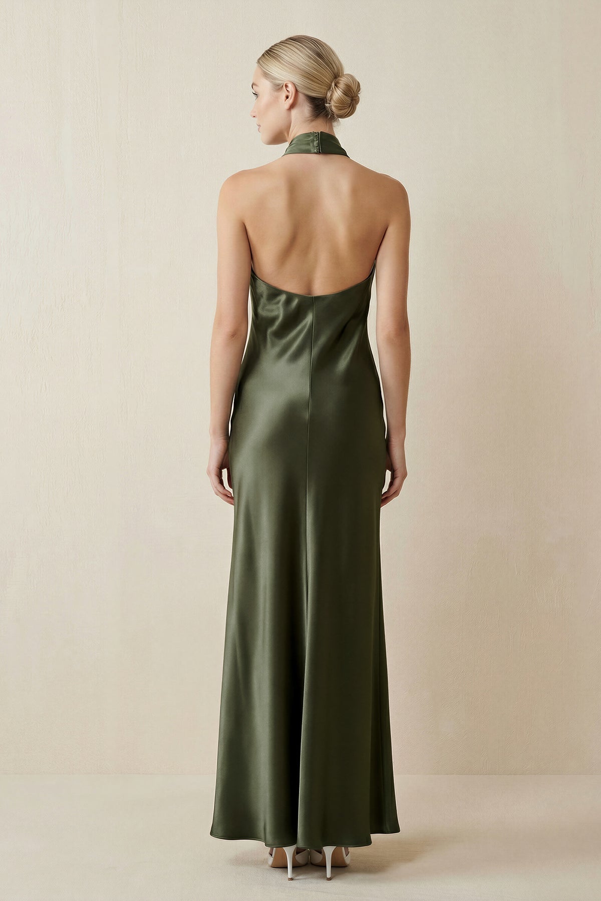 Robe demoiselle d’honneur willow green longue dos nu sans manches froncée - Harana
