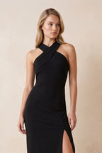 Robe noire longue satinée coupe fourreau à col licou - Harana