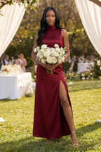 Robe demoiselle d’honneur bordeaux longue sans manches avec fente satinée - Harana