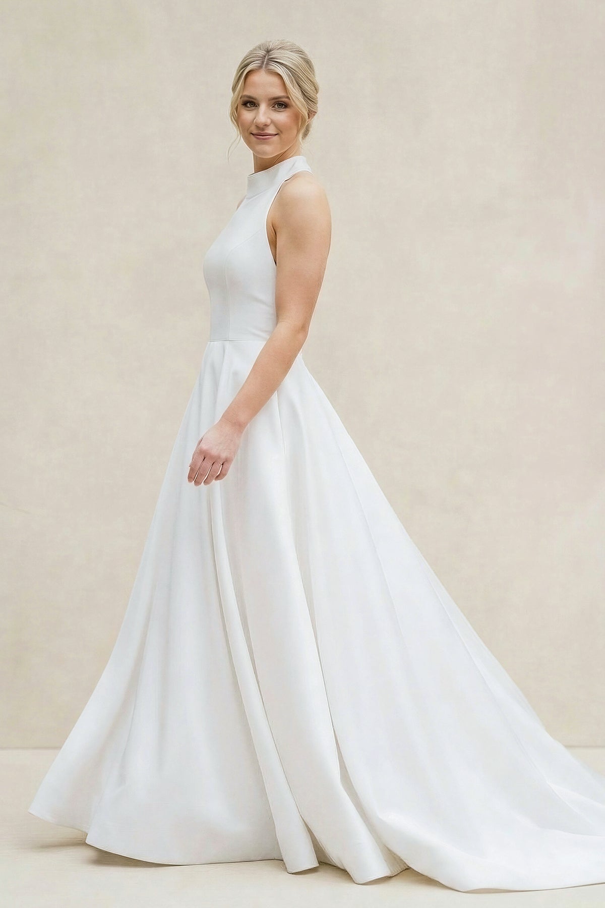 Robe de mariée blanc longue dos nu sans manches froncée - Harana