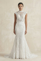 Robe de mariée blanche en dentelle coupe sirène à col montant et manches courtes - Harana