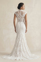 Robe de mariée blanche en dentelle coupe sirène à col montant et manches courtes - Harana