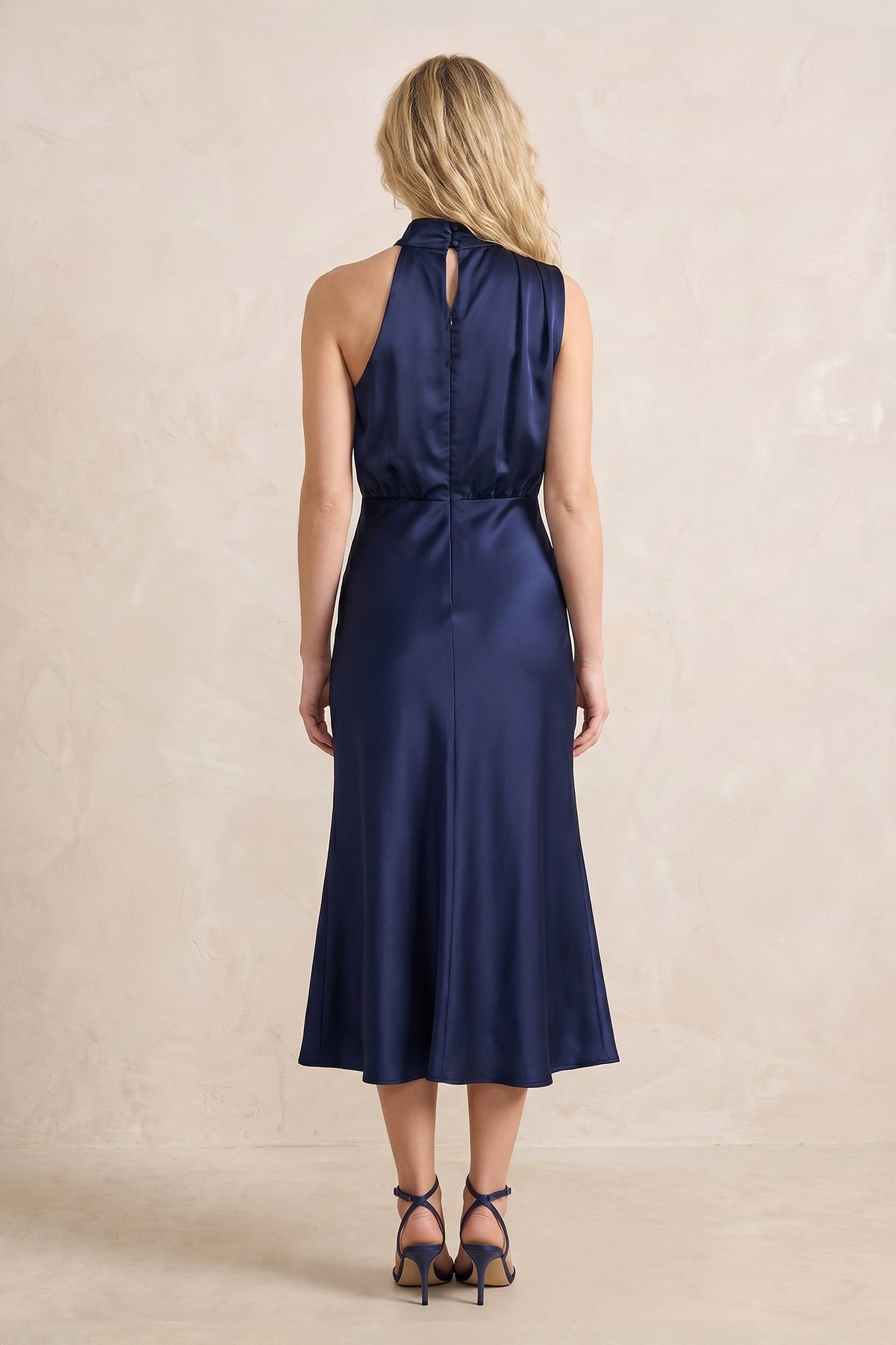 Robe bleu marine foncé midi satinée coupe sirène à col montant - Harana