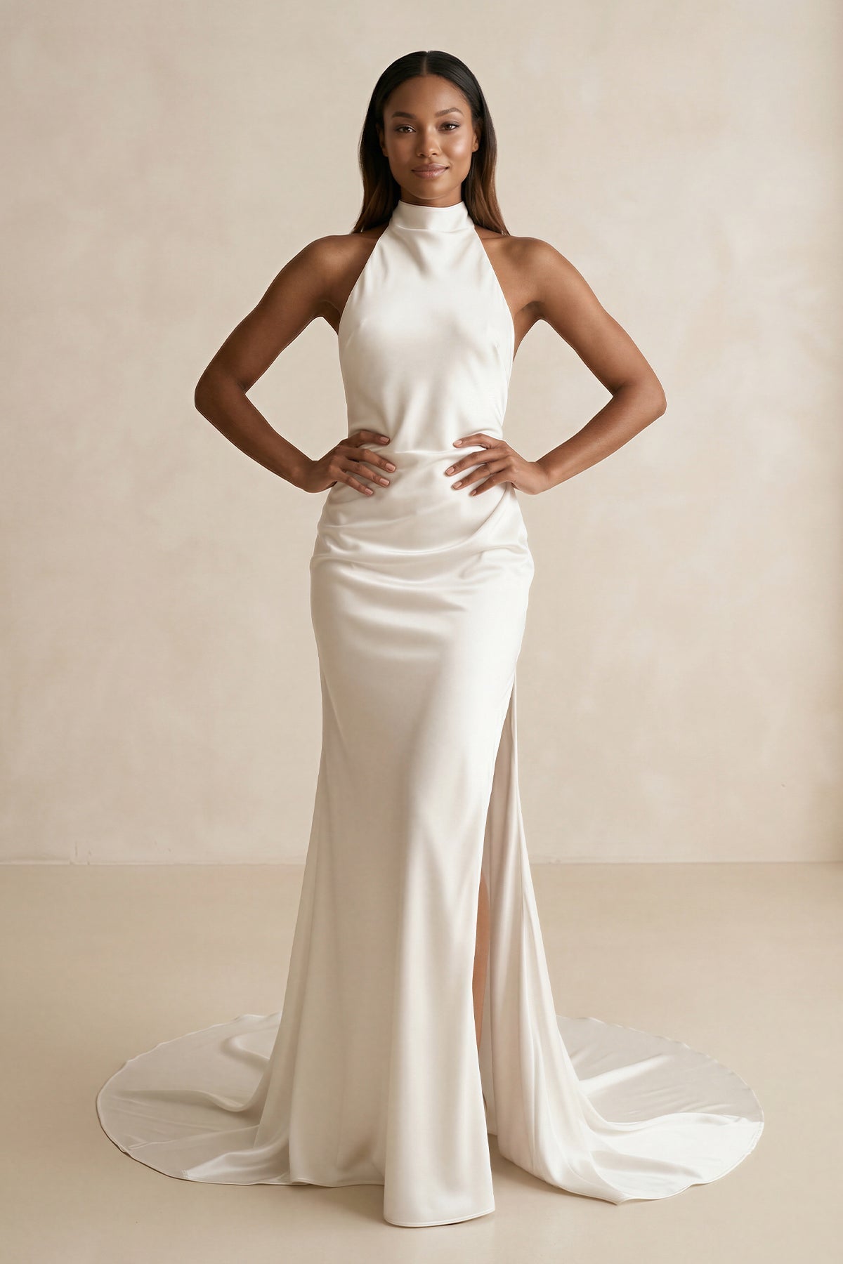 Robe de mariée ivoire satinée coupe sirène à col montant avec fente - Harana