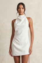 Robe de mariée blanche courte en crêpe coupe fourreau à col montant - Harana