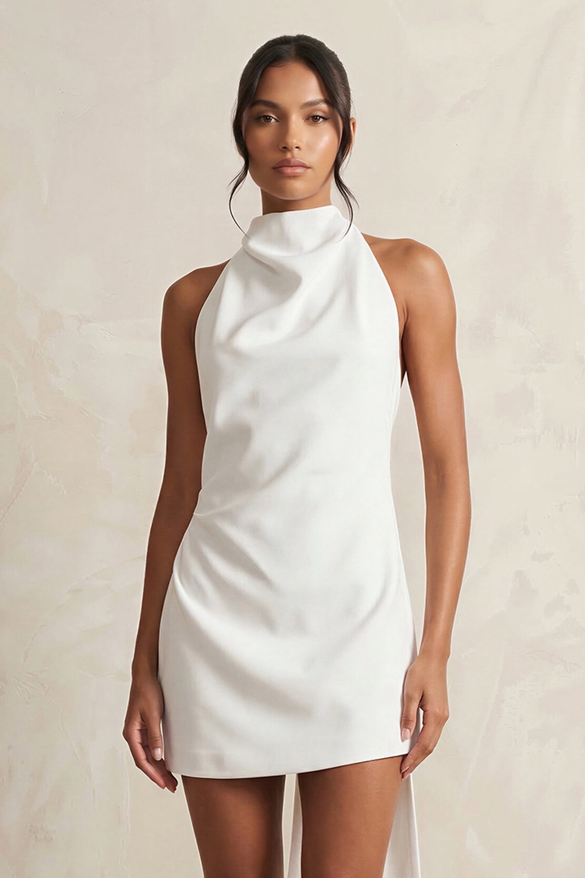 Robe de mariée blanche courte en crêpe coupe fourreau à col montant - Harana