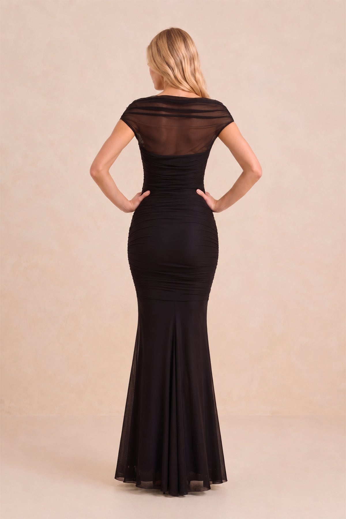 Robe noire longue en résille coupe sirène à manches courtes - Harana