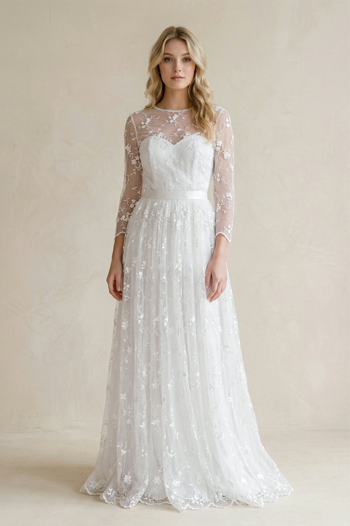 Robe de mariée blanche trapèze en dentelle manches longues effet illusion - Harana
