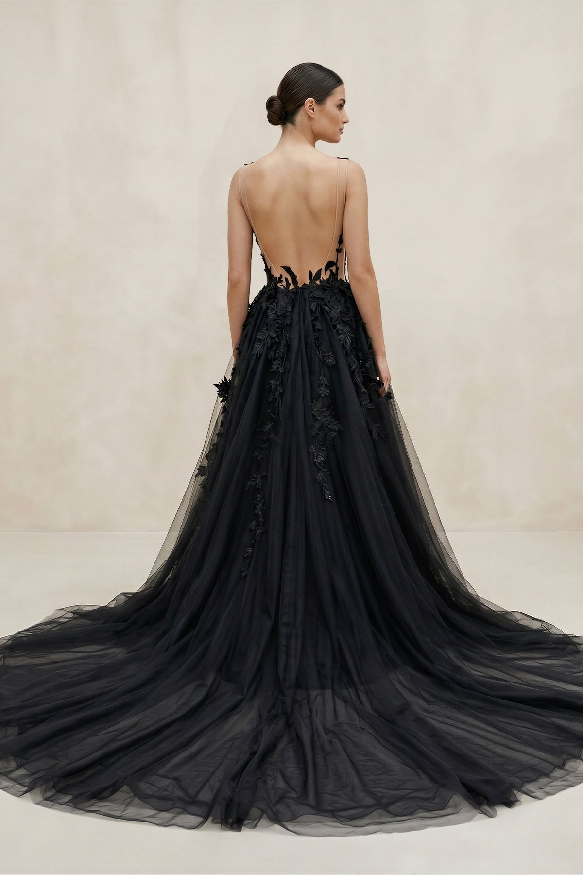 Robe de mariée noire trapèze en tulle sans manches à appliqués - Harana