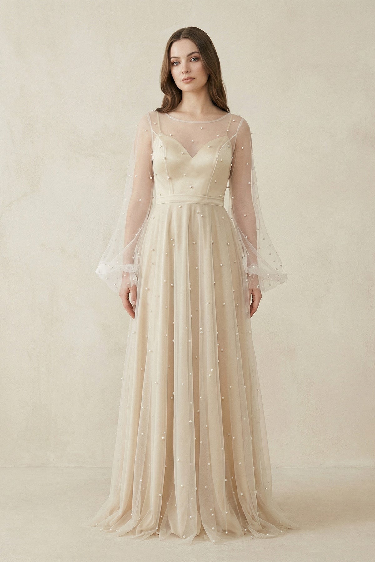 Robe de mariée blanche et nude trapèze en tulle manches longues effet - Harana