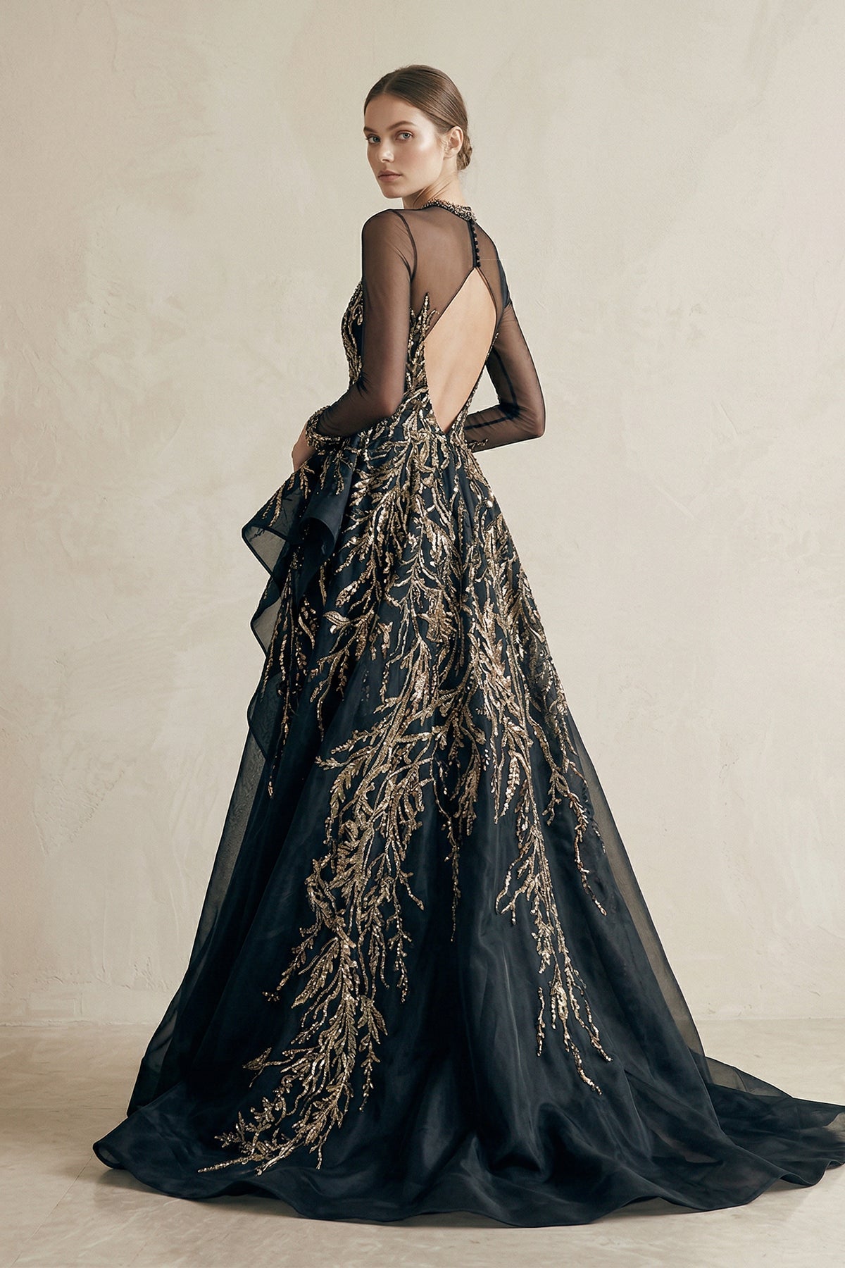 Robe de mariée noire trapèze en tulle manches longues avec fente - Harana
