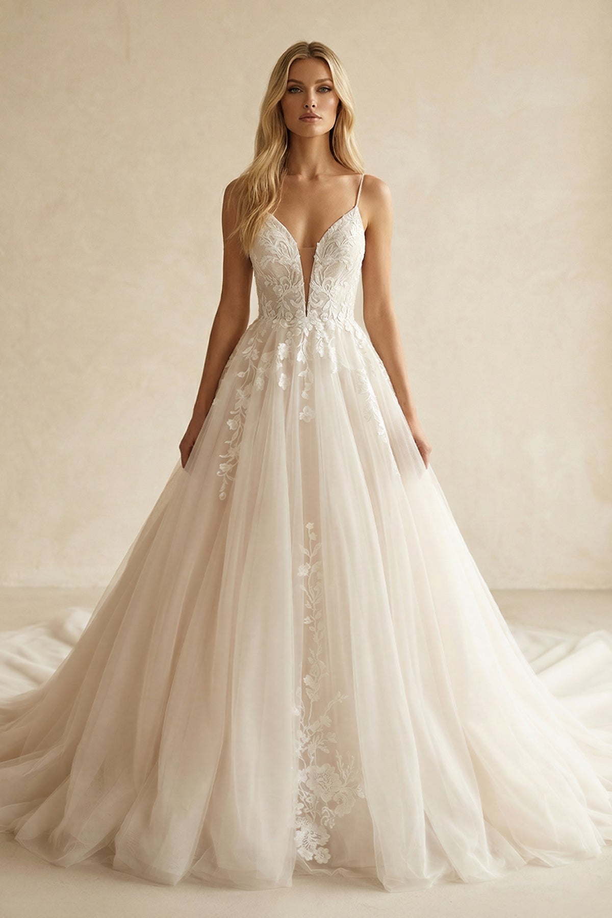 Robe de mariée ivoire longue à fines bretelles col V sans manches - Harana