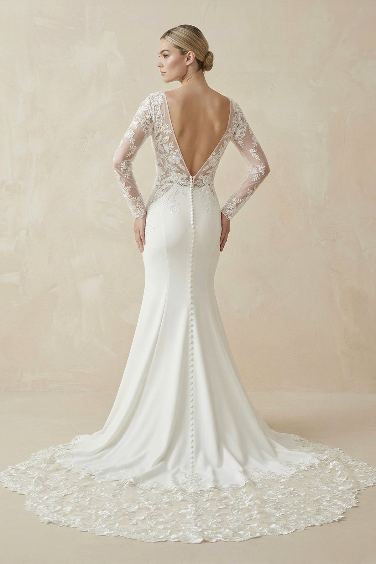 Robe de mariée ivoire en dentelle coupe sirène à manches longues - Harana
