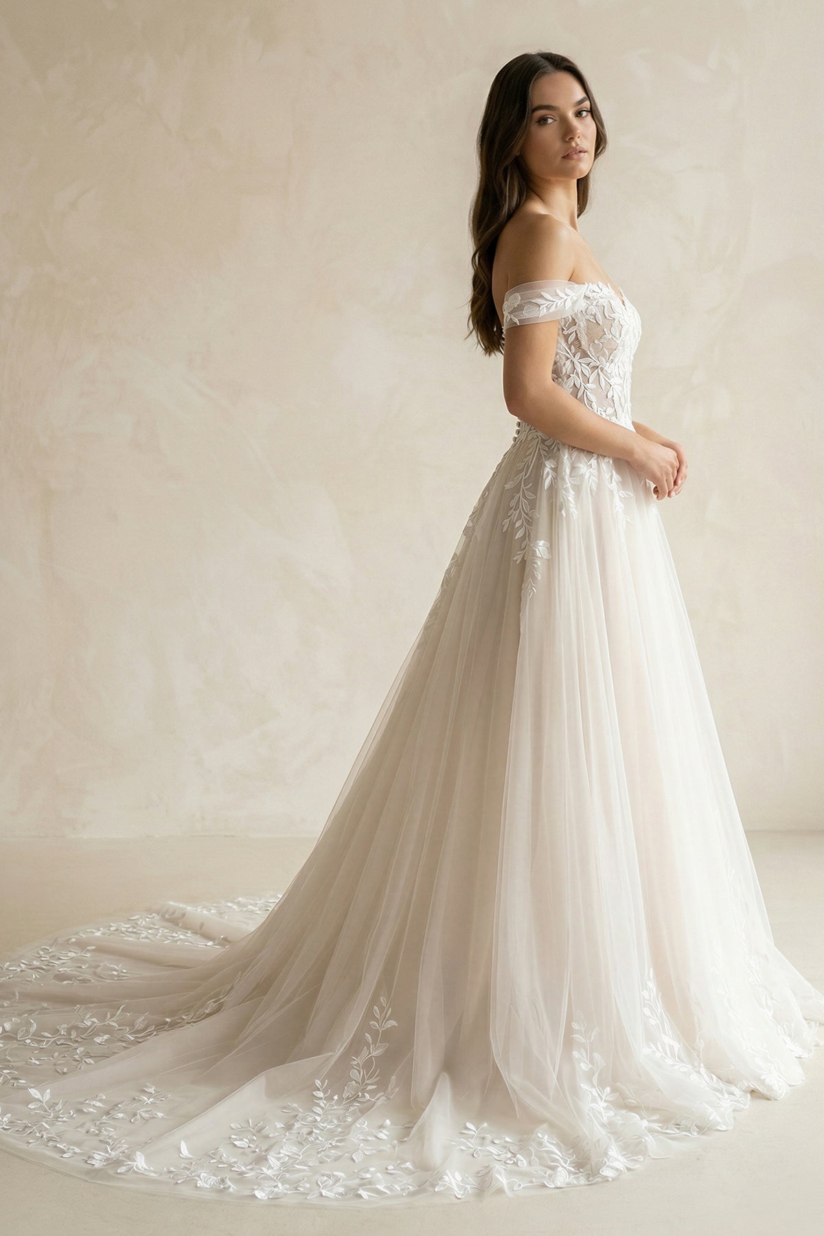 Robe de mariée ivoire longue à épaules dénudées sans manches à dentelle - Harana