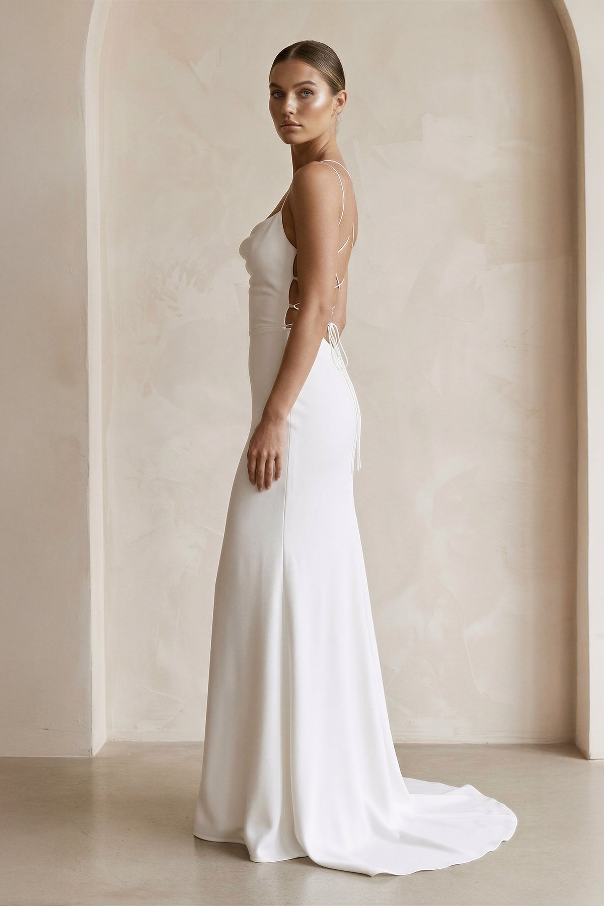 Robe de mariée blanche en satin et dentelle coupe sirène dos lacé - Harana