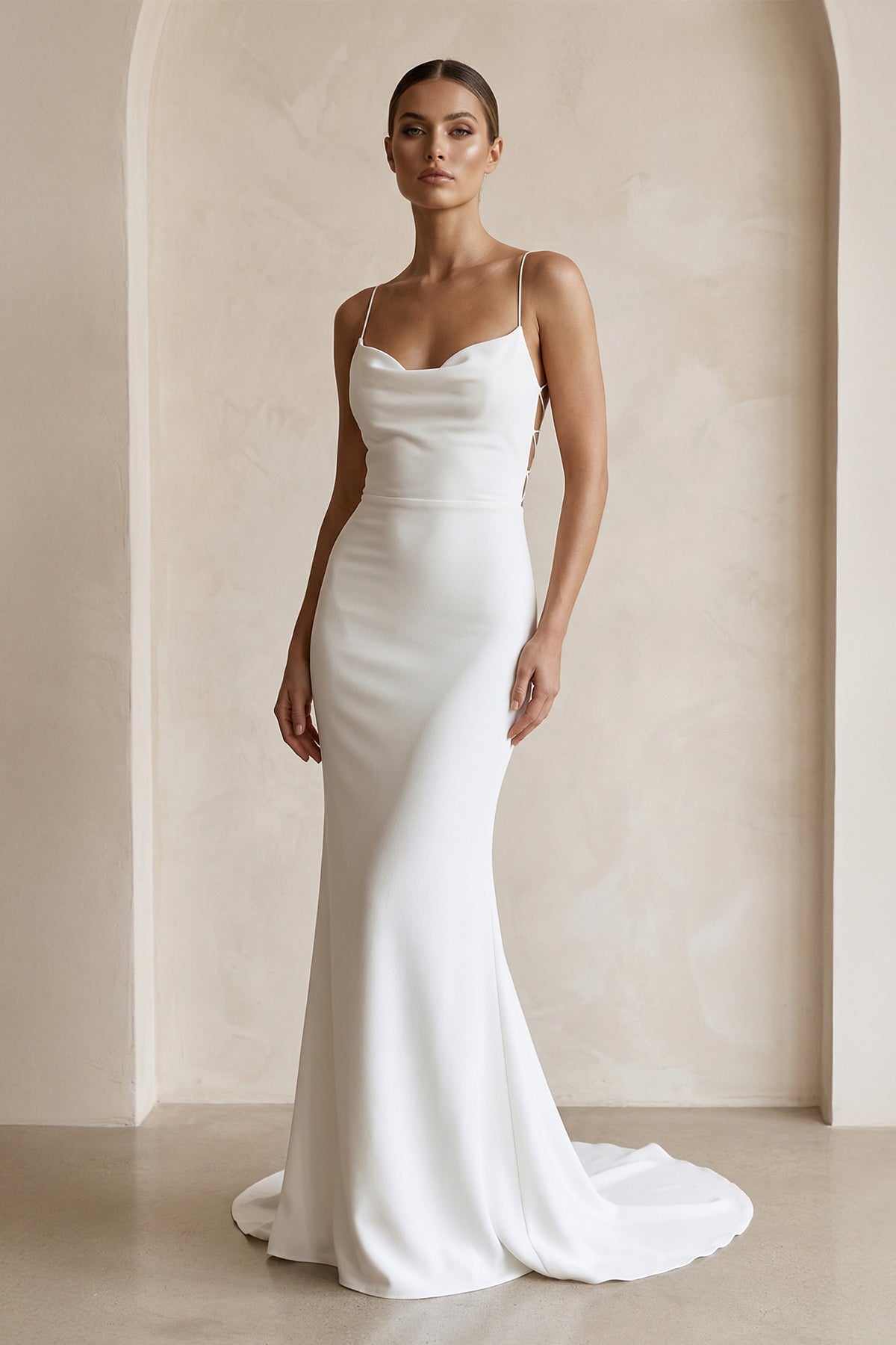 Robe de mariée blanche en satin et dentelle coupe sirène dos lacé - Harana