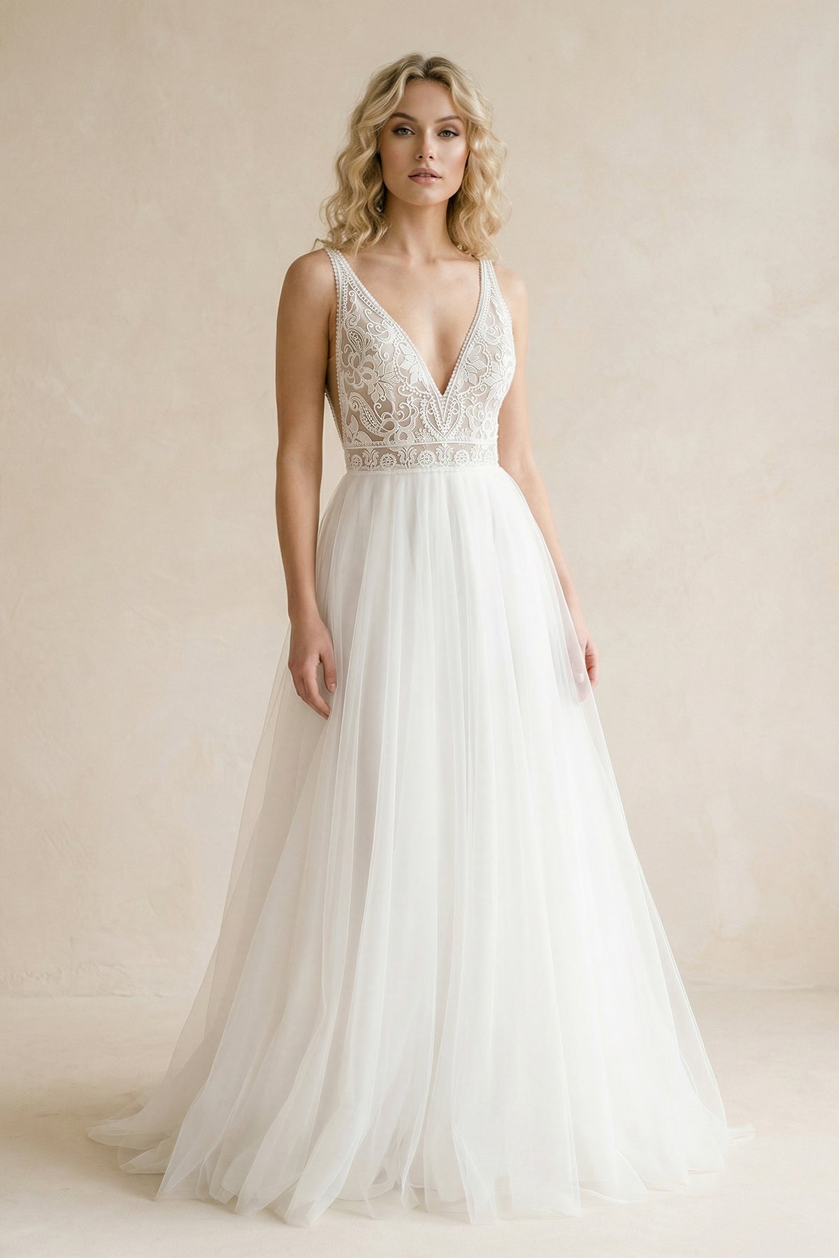 Robe de mariée ivoire trapèze tulle col V sans manches - Harana