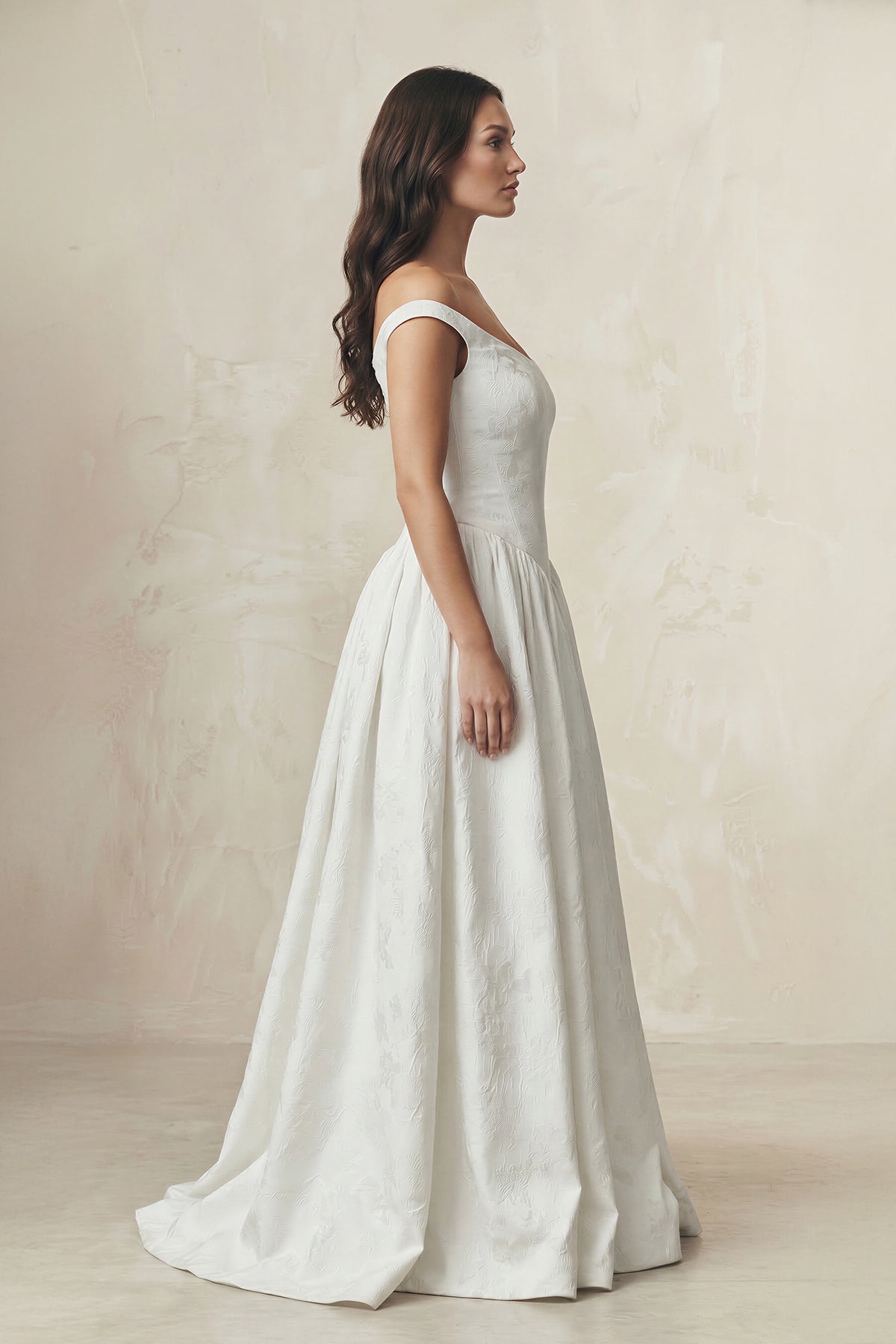 Robe de mariée blanche trapèze en satin à épaules dénudées à corset - Harana