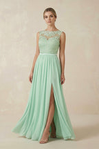 Robe demoiselle d’honneur pale pistachio longue sans manches avec fente à dentelle - Harana