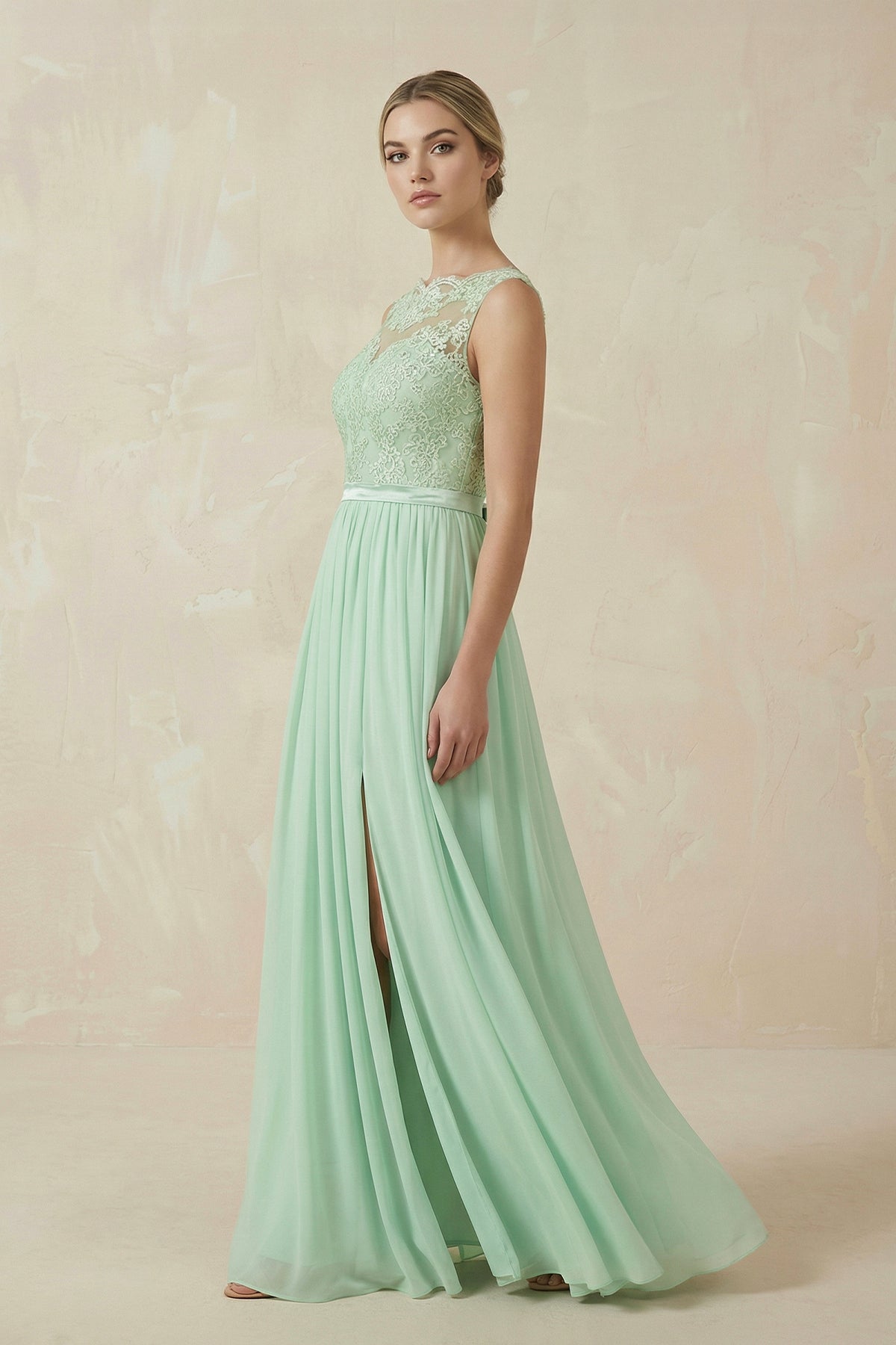 Robe demoiselle d’honneur pale pistachio longue sans manches avec fente à dentelle - Harana