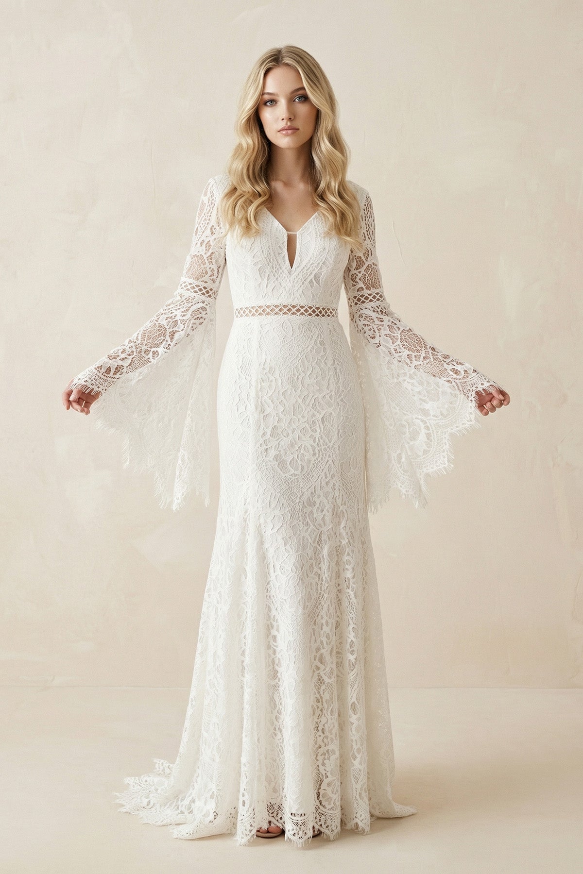 Robe de mariée ivoire trapèze en dentelle à col V manches longues - Harana
