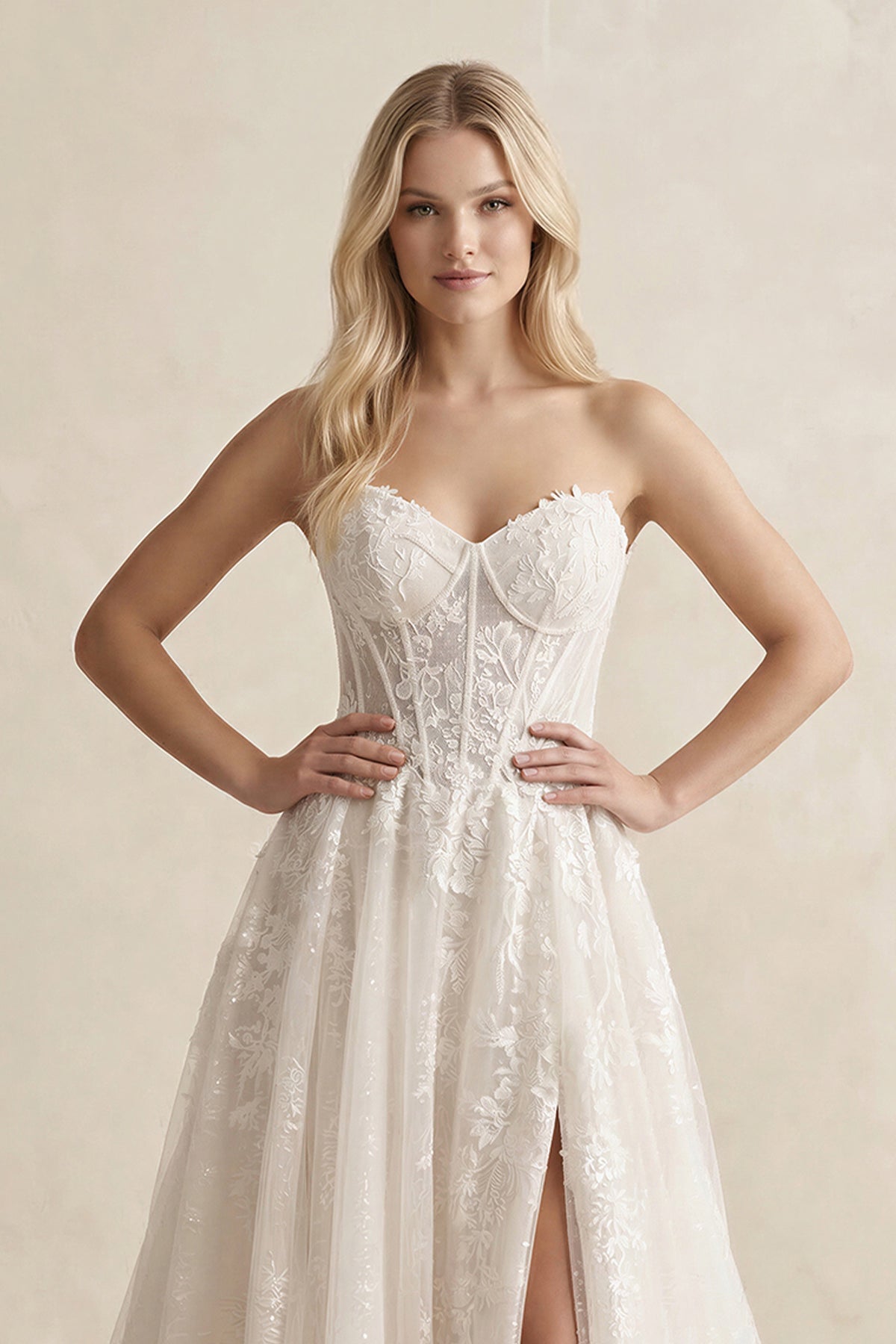 Robe de mariée ivoire trapèze en dentelle décolleté cœur sans manches - Harana